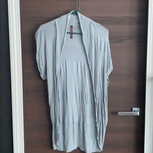 Light gray short sleeved sweater.